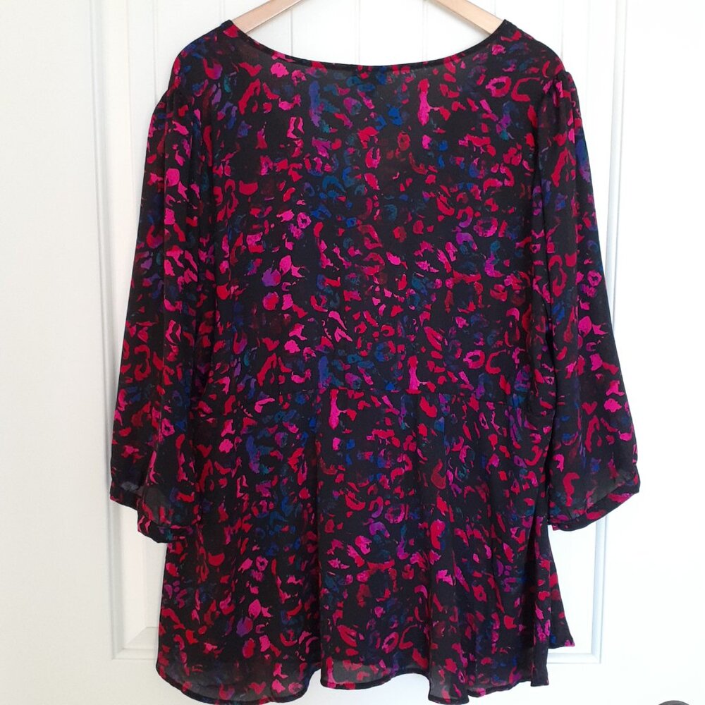 Torrid Georgette Tie-Front Blouse in Leopard Black Pink Red Size 2/Size 2X - Picture 2 of 15